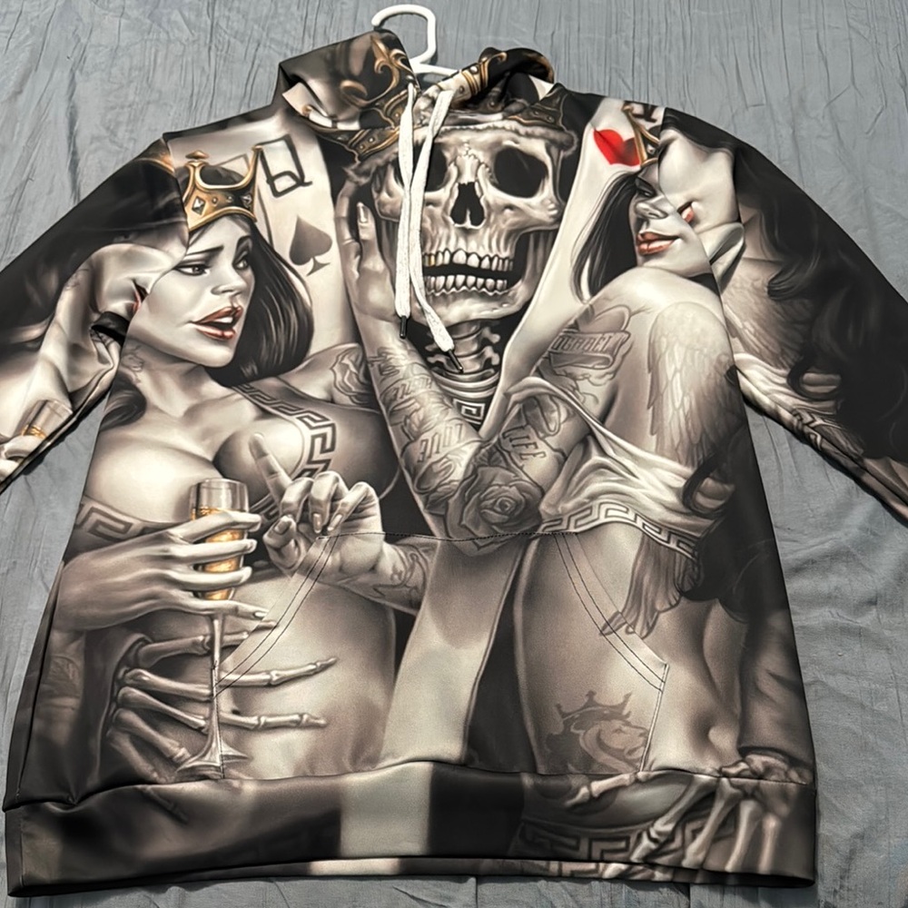 Graphic Hoodie with Skeleton and Queen Design